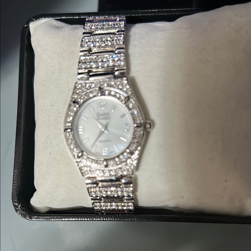 Glamorous Silver Luxury Watches with Crystal Accents